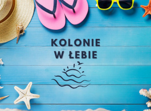 Plakat informacyjny: klapki, kapelusz, okulary, rozgwiazda. Napis "Kolonie w Łebie".