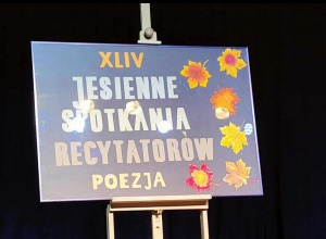 Tablica z nazwą konkursu recytatorskiego